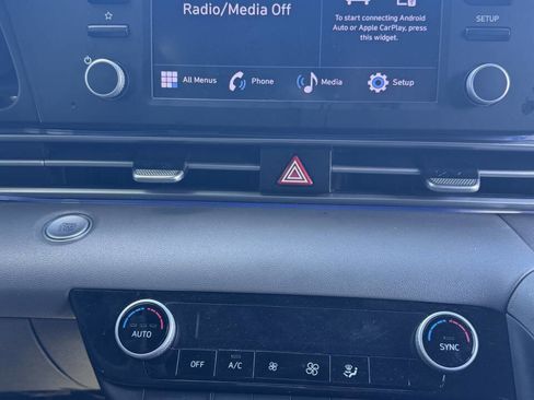 Used 2022 Hyundai Elantra SEL image 25