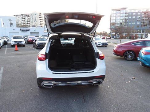 Used 2025 Mercedes-Benz GLC 300 4MATIC image 29