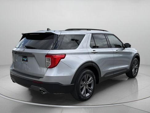 Certified 2022 Ford Explorer XLT w/ Equipment Group 202A RWD image 3