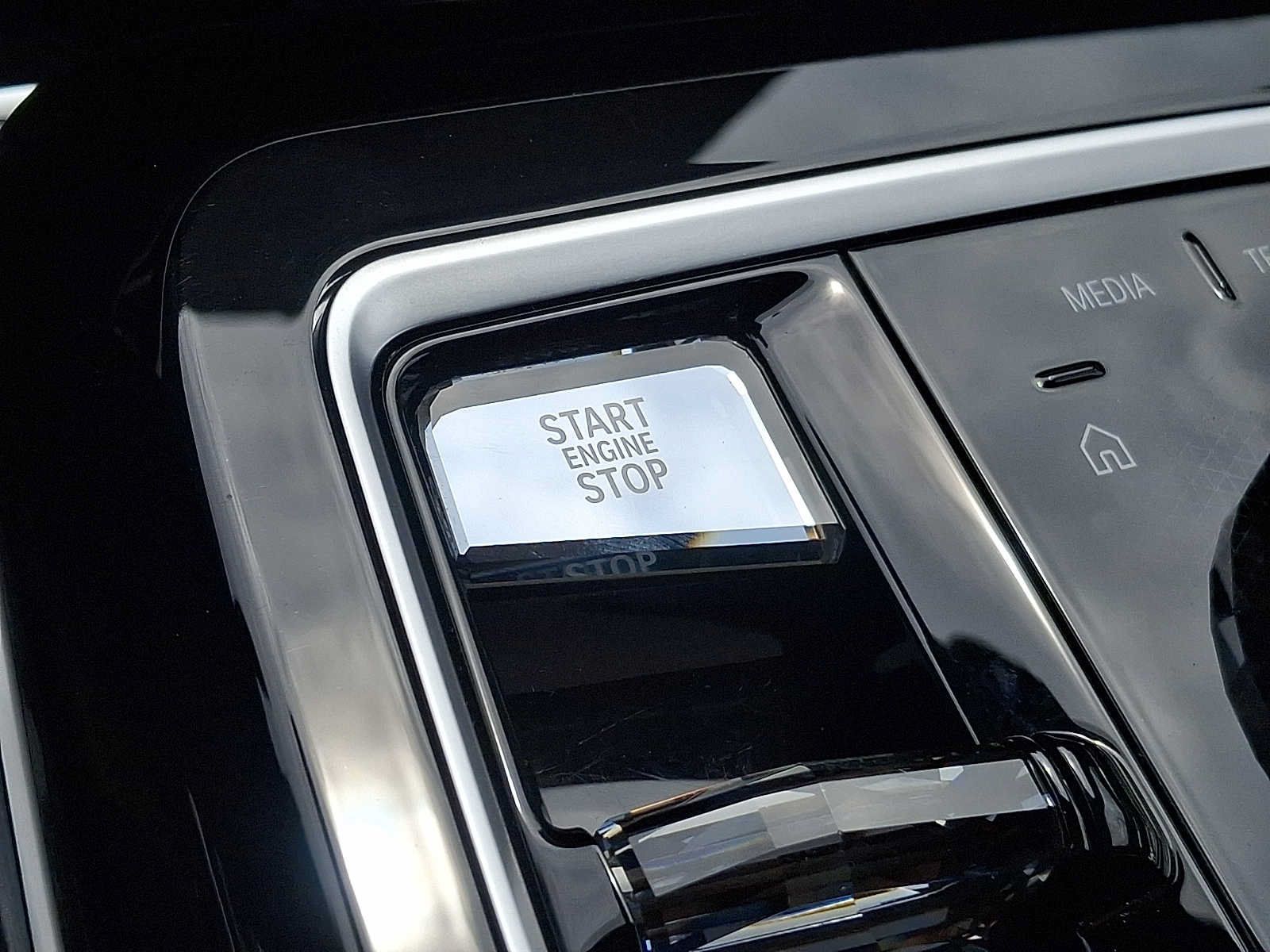 Used 2023 BMW 760i xDrive AWD/4WD image 18