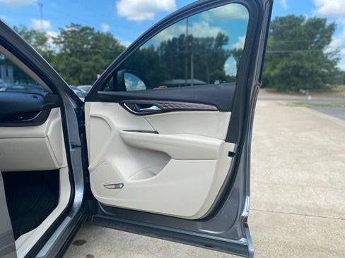 Used 2021 Buick Envision Avenir w/ Technology Package II FWD image 17