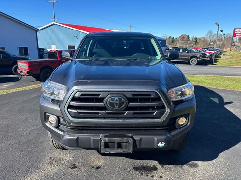 Used 2018 Toyota Tacoma TRD Off-Road image 2