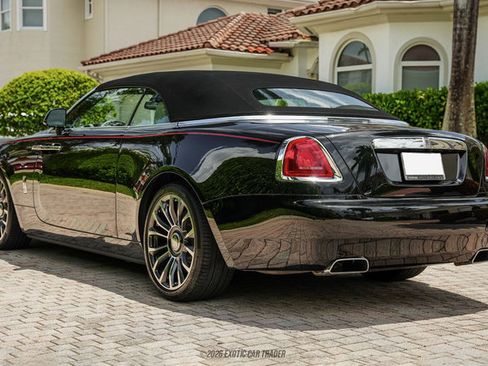 Used 2019 Rolls-Royce Dawn RWD image 15