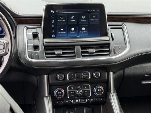 Used 2023 Chevrolet Suburban Premier image 18