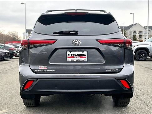 Used 2022 Toyota Highlander XLE image 4