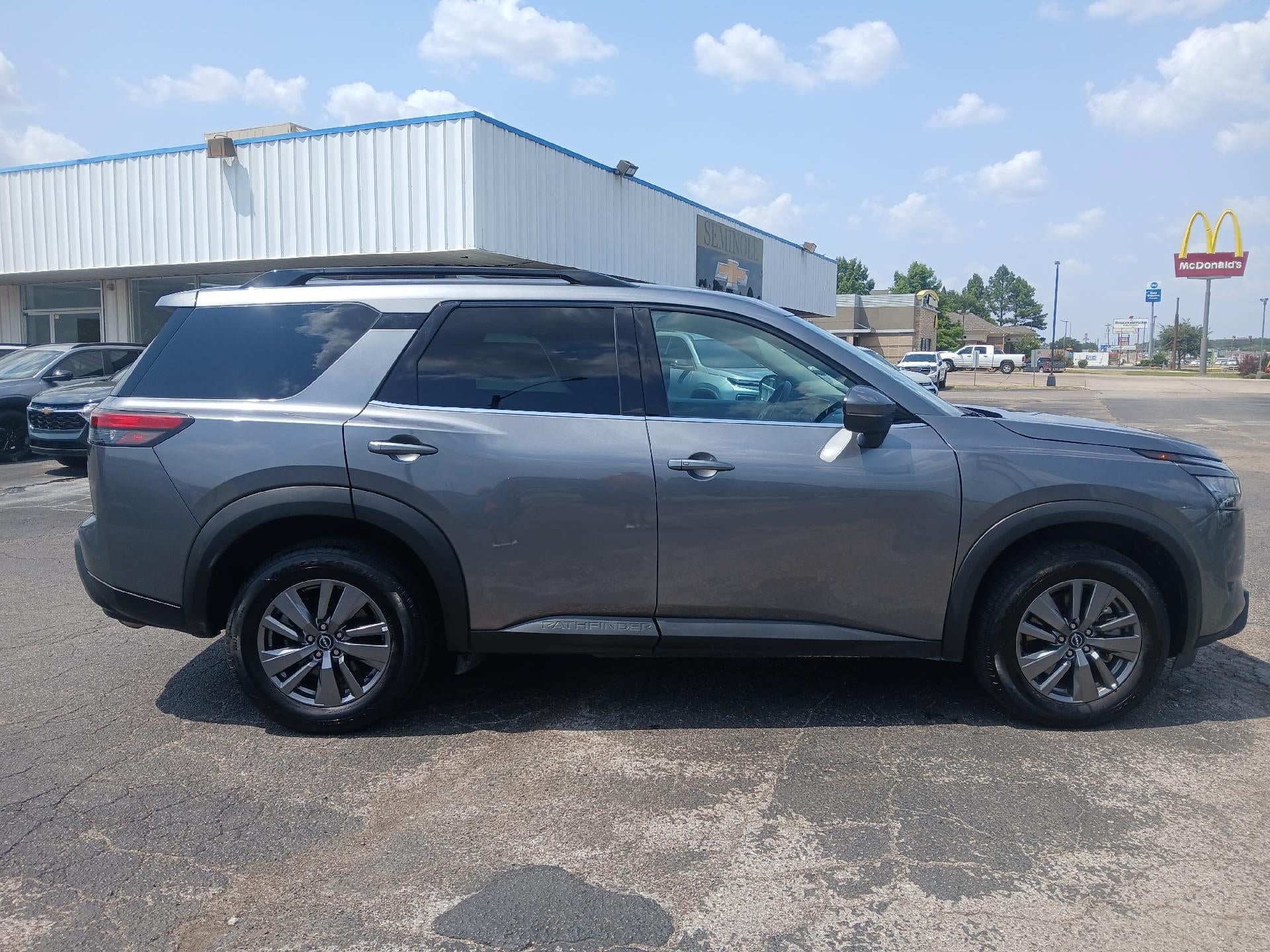 Used 2025 Nissan Pathfinder SV FWD image 6