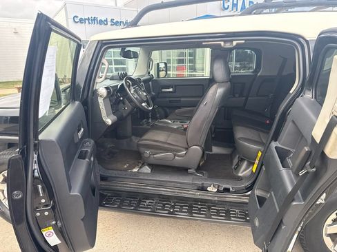Used 2014 Toyota FJ Cruiser 4WD w/ Convenience Package image 12