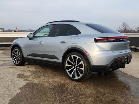New 2026 Porsche Macan 4 Electric image 3