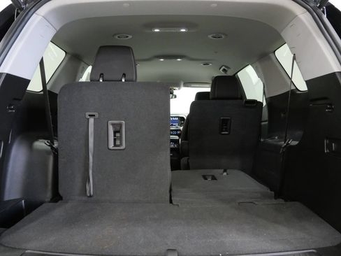Used 2023 GMC Acadia SLE FWD image 28