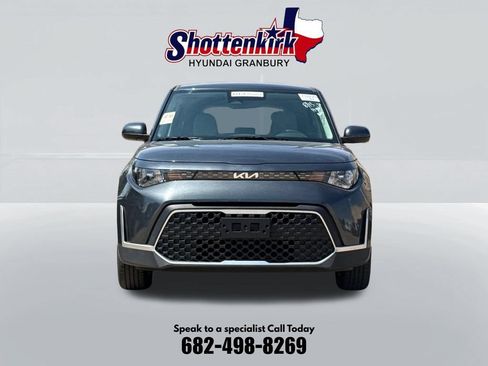 Used 2025 Kia Soul LX w/ LX Technology Package FWD image 2