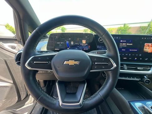 Used 2025 Chevrolet Equinox EV LT FWD image 25