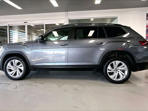 Used 2023 Volkswagen Atlas SE w/ Panoramic Sunroof Package image 3