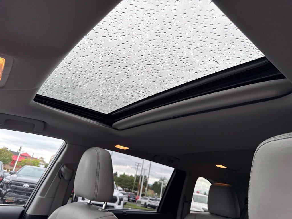 Certified 2019 Toyota Highlander XLE w/ Carpet Mat Package (TMS) AWD/4WD image 17
