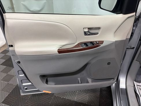 Used 2011 Toyota Sienna XLE w/ XLE Navigation Pkg FWD image 22