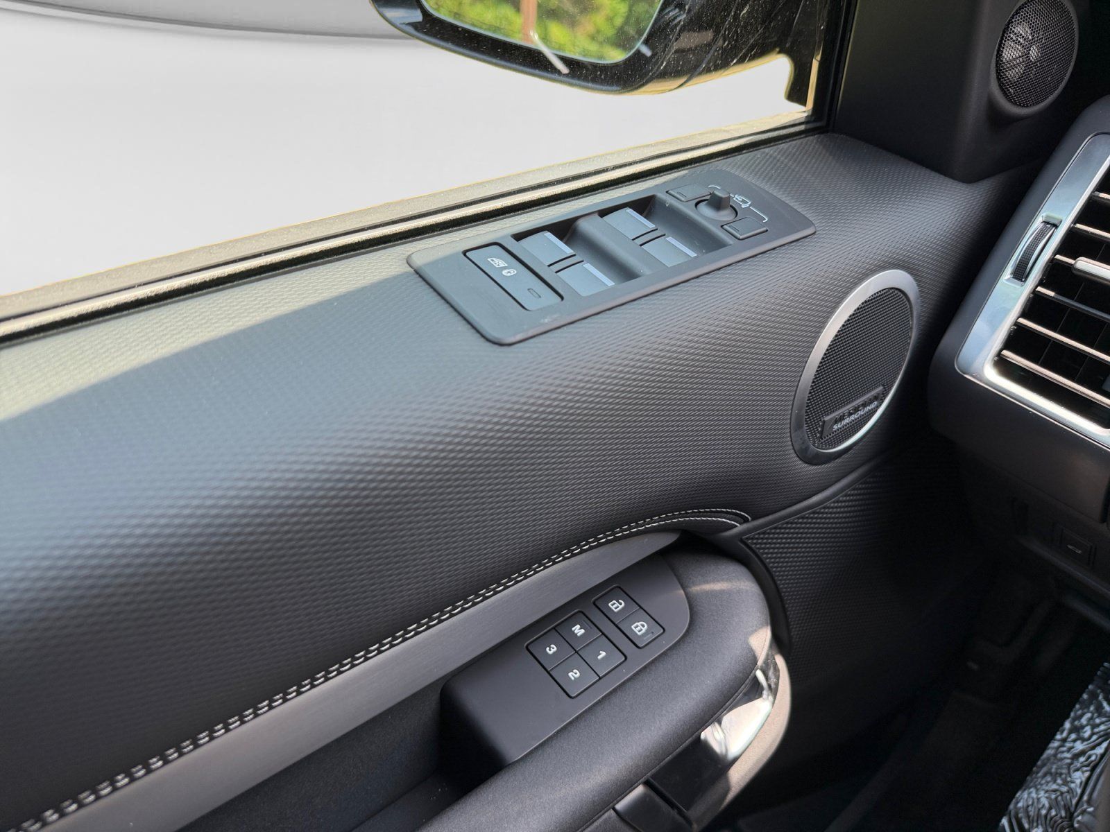 New 2026 Land Rover Discovery Dynamic SE AWD/4WD image 13