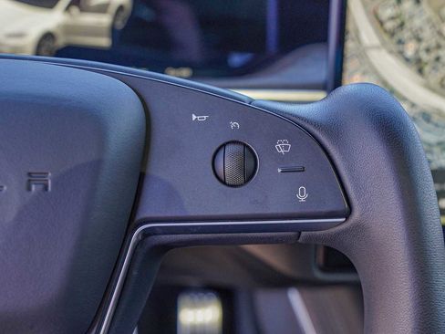 Used 2022 Tesla Model S image 14