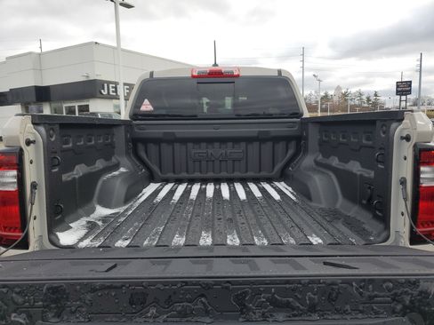 New 2026 GMC Canyon AT4X w/ LPO, Black Badging Package image 11