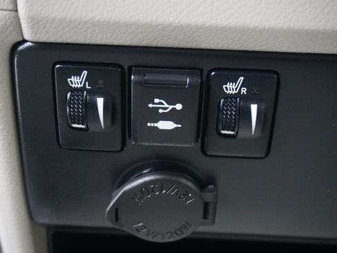Used 2019 Toyota Sienna XLE FWD image 23