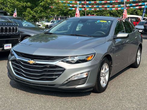 Used 2024 Chevrolet Malibu LT FWD image 2