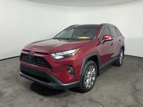 Used 2022 Toyota RAV4 XLE Premium FWD image 6
