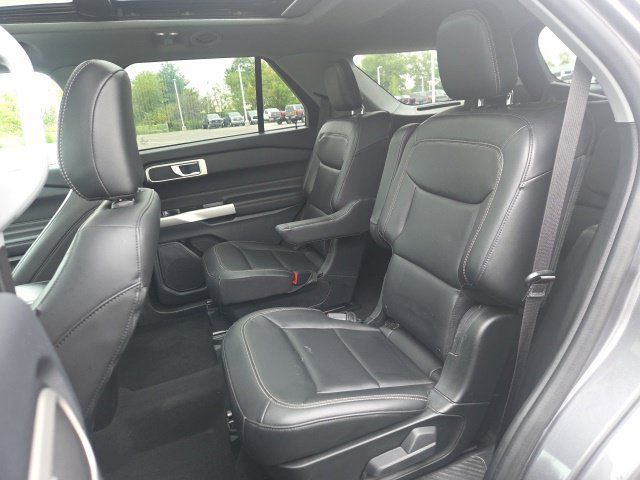 Used 2023 Ford Explorer XLT w/ Equipment Group 202A AWD/4WD image 17