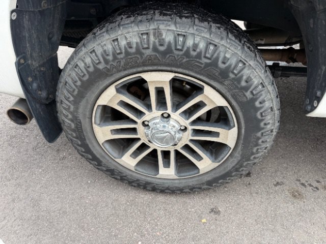 Used 2013 Toyota Tundra 4x4 CrewMax w/ SR5 Pkg image 24