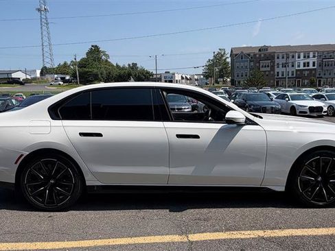 Used 2023 BMW 760i xDrive w/ Executive Package AWD/4WD image 15