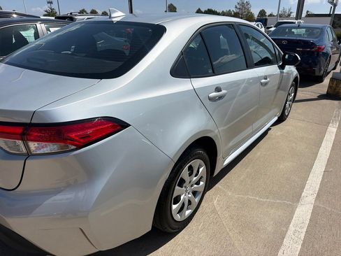 Used 2025 Toyota Corolla LE FWD image 4