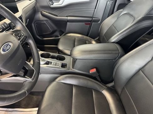 Used 2024 Ford Escape Platinum image 18