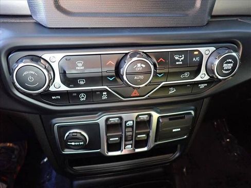 Used 2019 Jeep Wrangler Unlimited Sahara AWD/4WD image 19