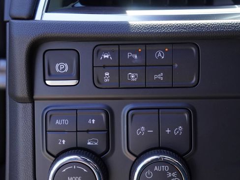 Used 2025 Chevrolet Tahoe LS AWD/4WD image 10