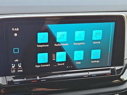 Used 2025 Volkswagen Atlas Cross Sport SE FWD image 17