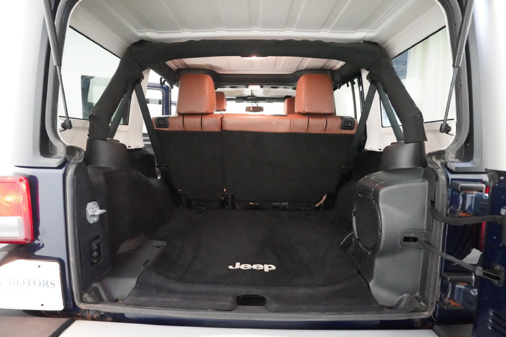 Used 2013 Jeep Wrangler Unlimited Sahara w/ Connectivity Group AWD/4WD image 10