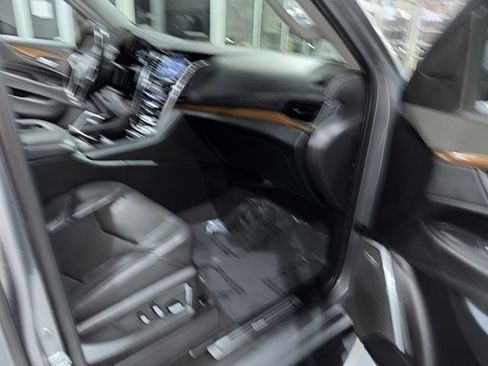 Used 2019 Cadillac Escalade Premium Luxury image 33