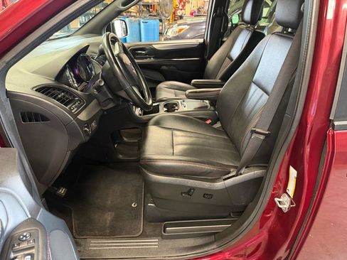 Used 2018 Dodge Grand Caravan GT FWD image 12