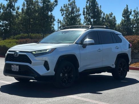 Used 2024 Toyota RAV4 SE w/ Convenience Package AWD/4WD image 2