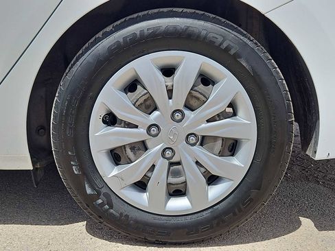 Used 2020 Hyundai Accent SE FWD image 13