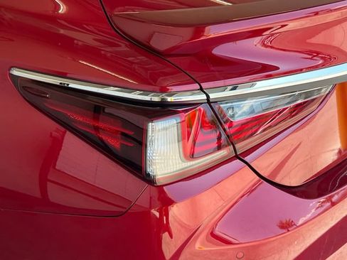 Used 2021 Lexus ES 300h w/ Accessory Package FWD image 20