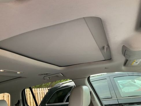 Used 2017 GMC Acadia SLT FWD image 11