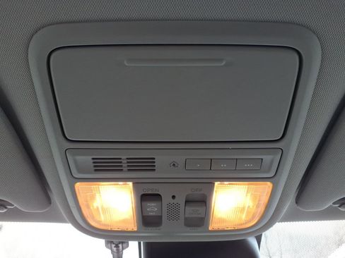 Used 2014 Honda Odyssey Touring Elite image 21