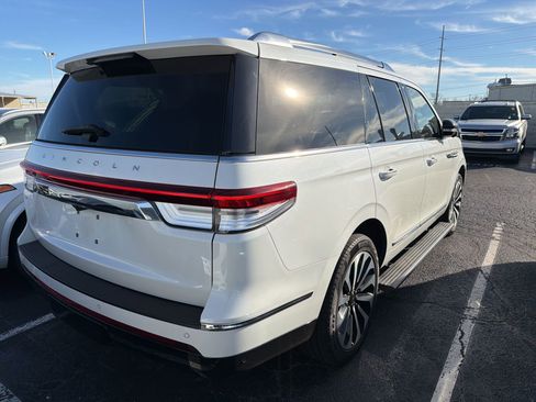 Used 2024 Lincoln Navigator Reserve image 8