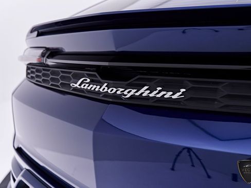 Used 2026 Lamborghini Urus SE AWD/4WD image 26