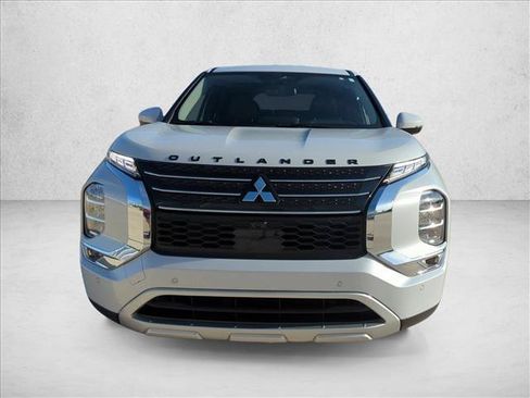 Used 2024 Mitsubishi Outlander SE FWD image 2