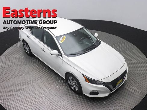 Used 2022 Nissan Altima 2.5 S FWD image 3