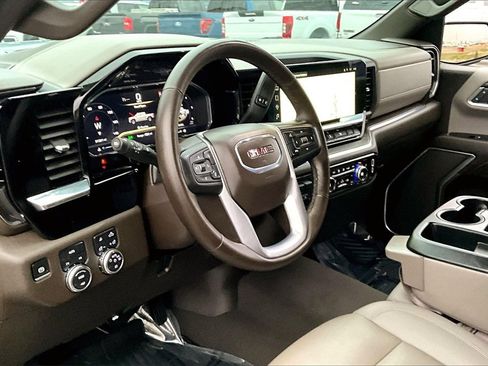 Used 2025 GMC Sierra 1500 SLT image 14