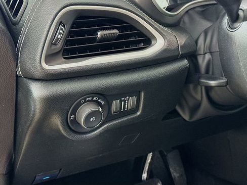 New 2026 Chrysler Pacifica Select w/ S Appearance Package image 10