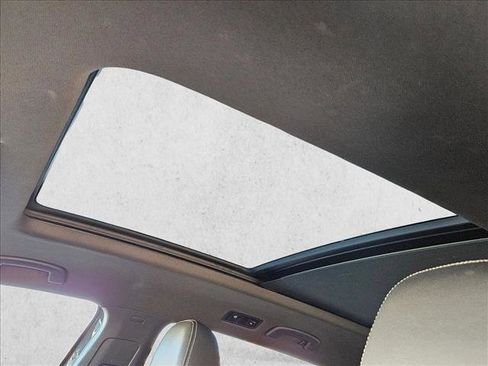 Used 2021 Volkswagen Atlas Cross Sport SE w/ Panoramic Sunroof Package image 19