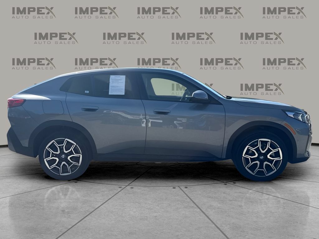 Used 2025 BMW X2 xDrive28i AWD/4WD image 6