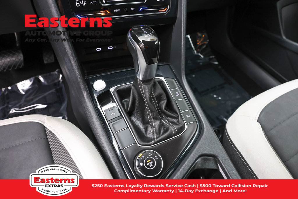Used 2025 Volkswagen Taos SE AWD/4WD image 14