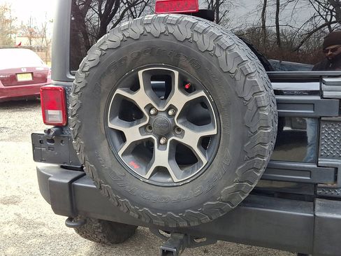 Used 2012 Jeep Wrangler Unlimited Sport image 17